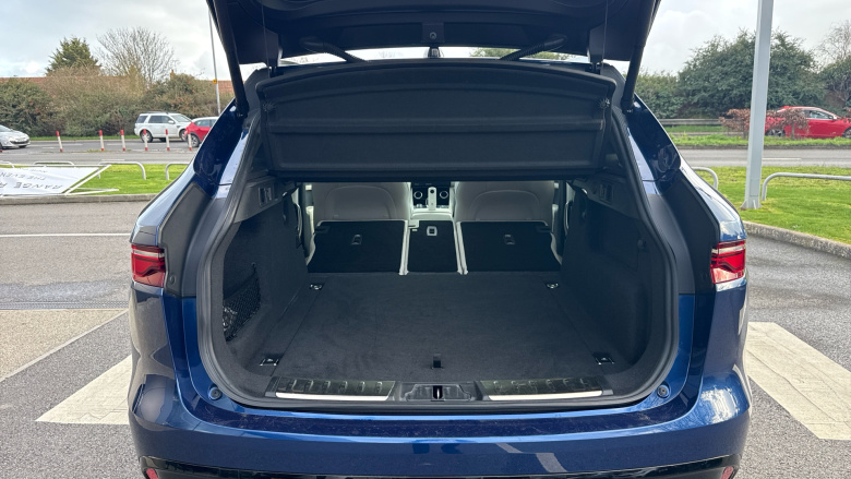 Jaguar F-Pace 2.0 D200 R-Dynamic Black 5dr Auto AWD Diesel Estate